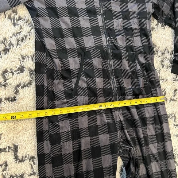 Men’s Ashford and Brooks Black and Gray Plaid Onesie Mink Fleece NWT Pajamas - Picture 5 of 7